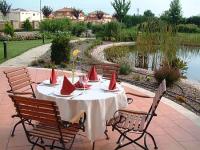 La terraza y el jardín del Hotel Stacio - Hotel Airport Stacio en Vecses