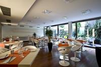 Elegante y moderno restaurante en Design Hotel Lanchid 19 en Budapest