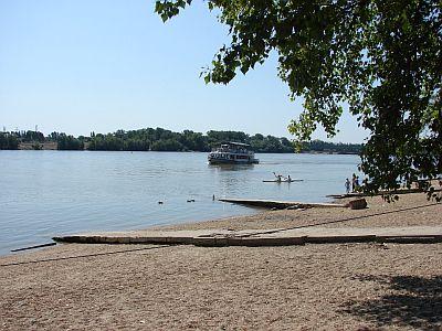 Posibilidad para alquilar bote a motor - Hotel Lido Budapest - Hotel poco costoso en la ribera del Danubio - Lido Hotel Budapest - hotel poco costoso de 3 estrellas en la ribera del Danubio cerca de Aquincum