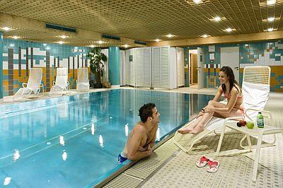 Piscina para nadar en el departamento de wellness del Hotel Mercure Korona - Hotel Mercure en el centro de Budapest - Hotel Mercure Budapest Korona**** - situado en el corazón de Budapest