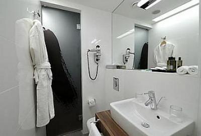 Hotel Mercure Budapest - Cuarto de baño standard en el Hotel Mercure Korona - hotel elegante en el centro de la capital - ✔️ Hotel Mercure Budapest Korona**** - situado en el corazón de Budapest